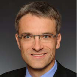 Dr. Klaus Hollenberg é chefe de departamento do Landwirtschaftliche Rentenbank da Alemanha e responsável pelo setor de desenvolvimento de produtos para o fomento da economia agrícola e de áreas rurais.