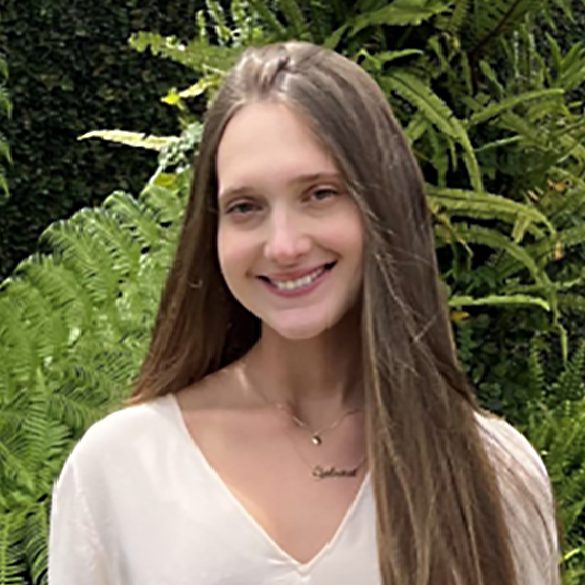 Sabrina Kossatz Borba é pesquisadora na Agroicone. Ela é advogada, pós-graduanda em Direito Internacional pela Pontifícia Universidade Católica de São Paulo (PUC-SP), com expertise em política comercial, mudanças climáticas, mercados de carbono, biodiversidade e agropecuária sustentável.