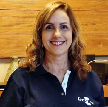 Christiane Abreu de Oliveira-Paiva é engenheira agrônoma e pesquisadora da Embrapa Milho e Sorgo, especializada em microbiologia agrícola e do solo. Doutora em Interação Planta-Microrganismos e mestre em Ecologia pela Universidade Federal de Minas Gerais (UFMG), é curadora da Coleção de Microrganismos Multifuncionais da Embrapa desde 2010. Sua pesquisa foca no desenvolvimento de bioinsumos microbianos, incluindo o BiomaPhos. Esse foi o primeiro produto registrado no Brasil capaz de aumentar a absorção de fósforo pelas plantas, além do controle biológico de doenças e da interação planta-solo-microrganismos. Reconhecida por suas contribuições à ciência, foi homenageada na Agrishow 2023 e recebeu o BRICS Solutions Award em 2025.