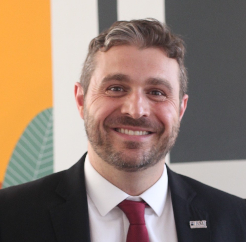 Diretor de Relações Governamentais e Comércio Internacional da BMJ Consultores Associados. Especialista nos setores industrial e agropecuário. Mestre e doutor em Relações Internacionais pela Universidade de São Paulo (USP).